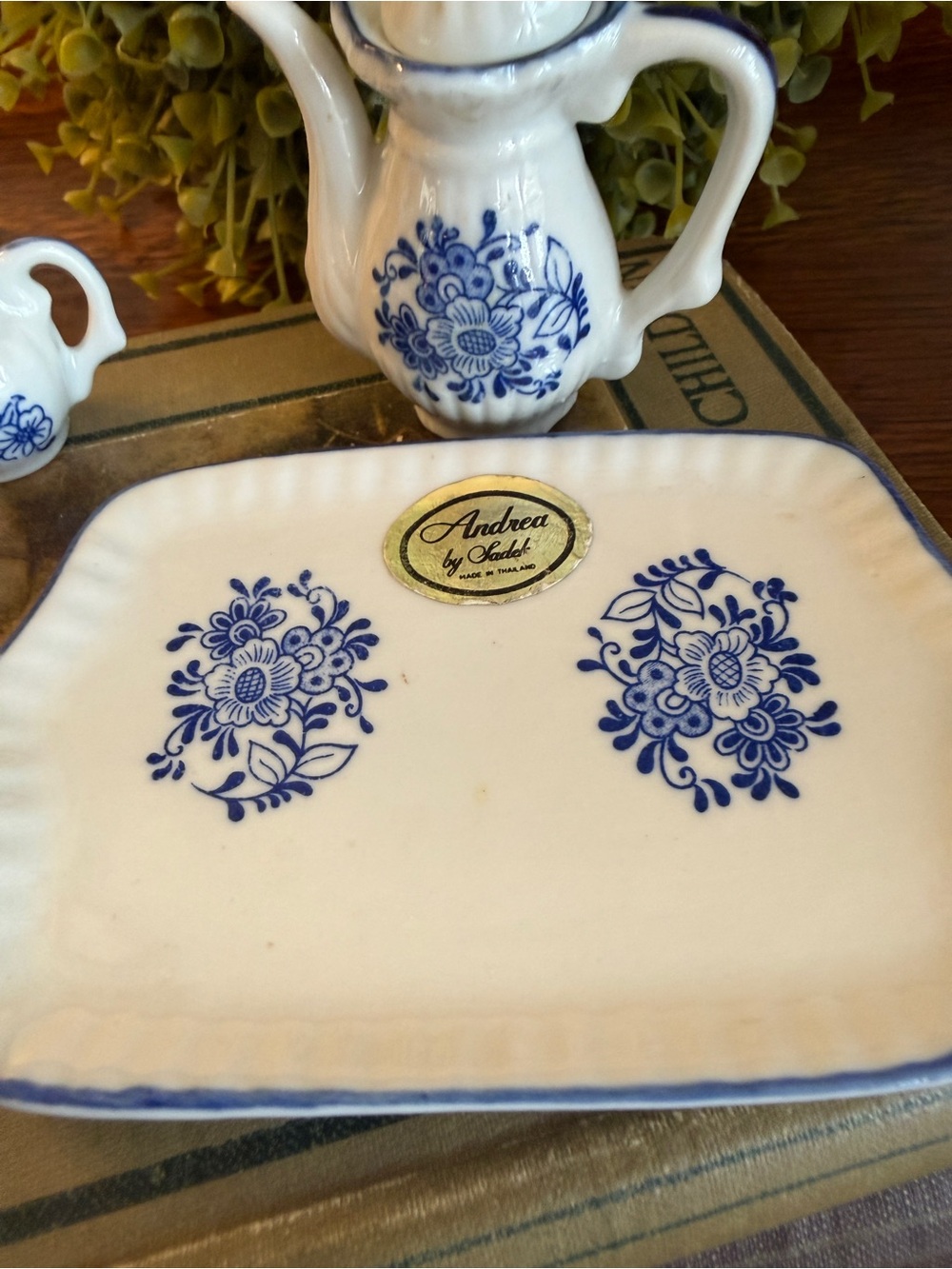 Vintage miniature White and Blue Porcelain Tea Set - Classic Floral Design - Picture 14 of 17